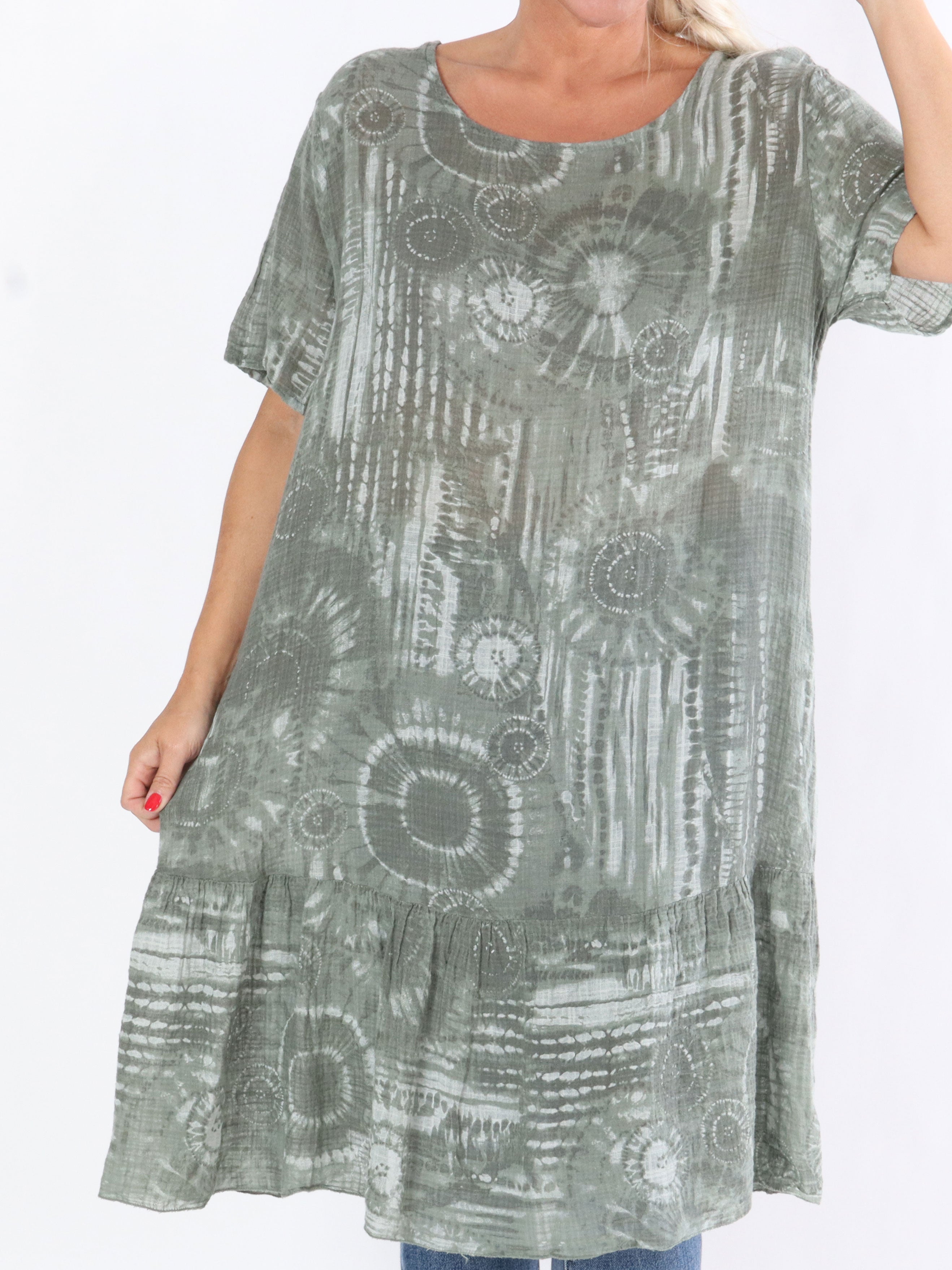 Aia - Lang kjole med lille flæsekant i bunden